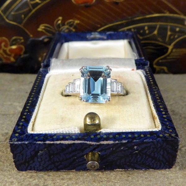 Contemporary 2.80ct Aquamarine and Diamond Ring