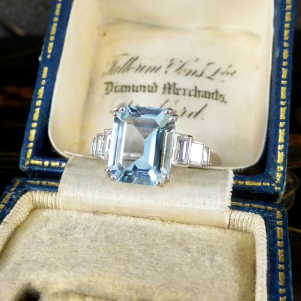 Contemporary 2.80ct Aquamarine and Diamond Ring