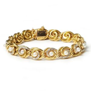 Antique French Art Nouveau Gold Swirl Bracelet with Diamonds and Pearls, 18ct yellow gold bracelet comprised of swirling knot links with white pearls and rose-cut diamonds. Circa 1900