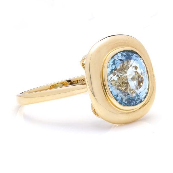 Modern 2.35ct Natural Aquamarine and 18ct Yellow Gold Ring