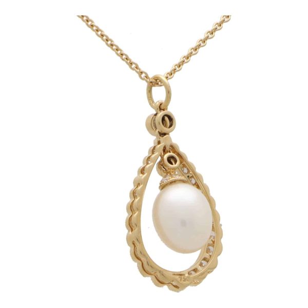 Pearl and Diamond Cluster Pendant Necklace in 18ct Yellow Gold