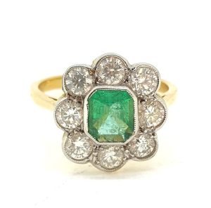 Emerald and Diamond Cluster Ring Yellow gold