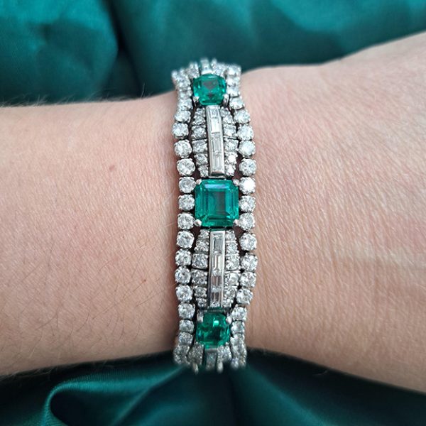 Fine Emerald and Diamond Bracelet, 10cts emeralds and 15cts diamonds