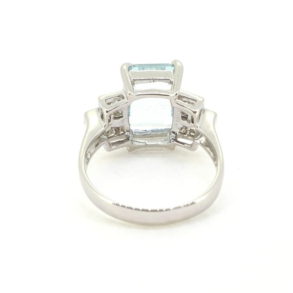 3.23ct Aquamarine Cocktail Ring with Princess Diamond Shoulders