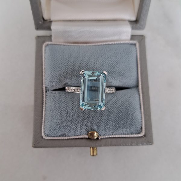 5.32ct Aquamarine Solitaire Engagement Ring with Diamond Shoulders
