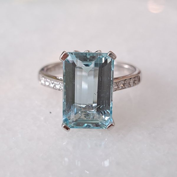 5.32ct Aquamarine Solitaire Engagement Ring with Diamond Shoulders