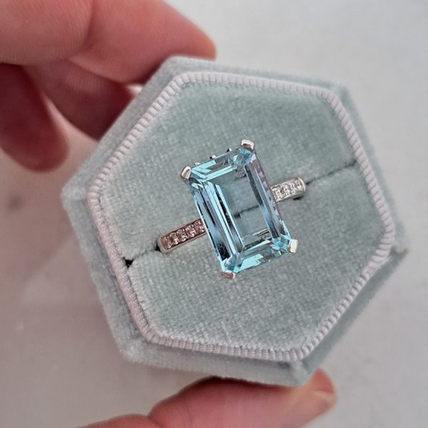 5.32ct Aquamarine Solitaire Engagement Ring with Diamond Shoulders