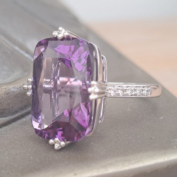 14.12ct Brazilian Amethyst Solitaire Cocktail Ring with Diamond Shoulders