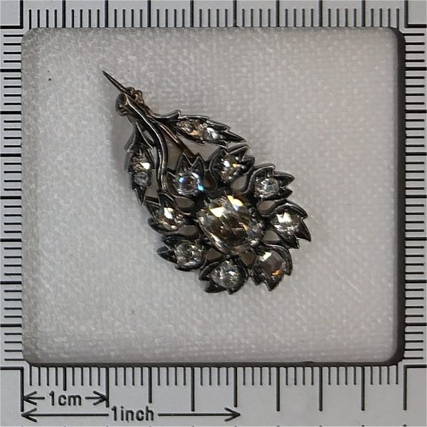Antique diamond brooch in silver and rose gold.