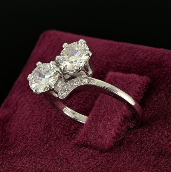 Vintage 1940s Old European Cut Diamond Toi et Moi Two Stone Crossover Engagement Ring, 1.51 carats