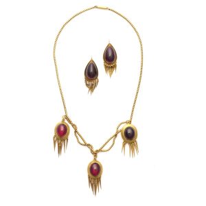 Early Victorian Antique Etruscan Revival Garnet and 20ct Gold Necklace and Earrings Jewellery Suite