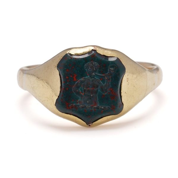 Victorian signet ring in gold.