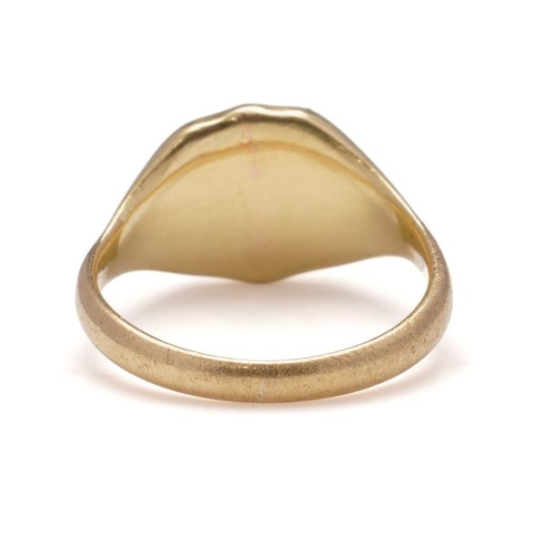 Victorian signet ring in gold.