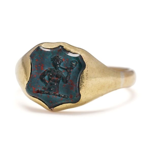 Victorian signet ring in gold.