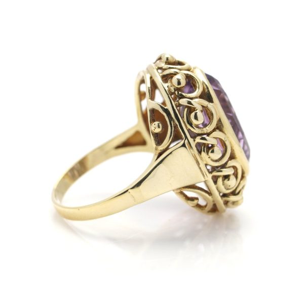 Vintage 6.30ct Oval Amethyst and 14ct Yellow Gold Dress Ring