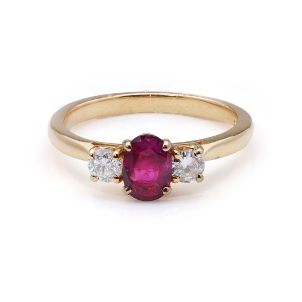 Three-stone diamond and ruby ring in 18 carat yellow gold. 
