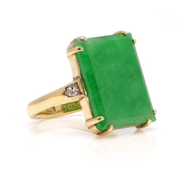 Vintage jade and diamond gold ring.