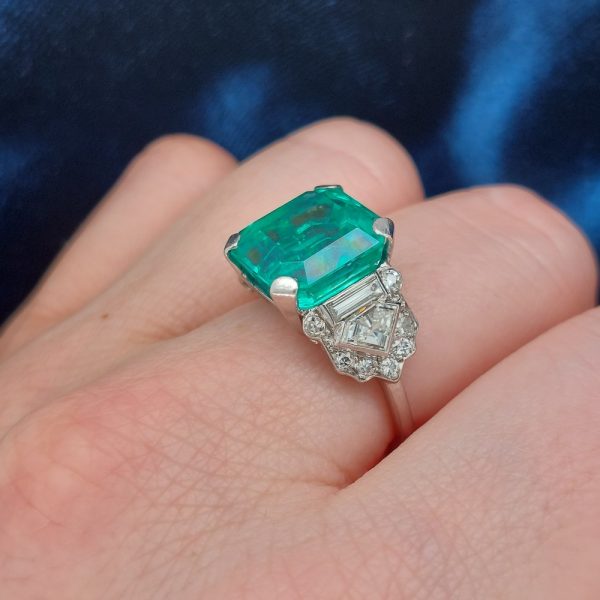 Colombian emerald 5 to 6 to 7 carats platinum step cut diamond shoulders