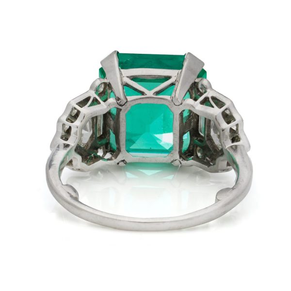 Emerald and diamond ring, back view Art Deco