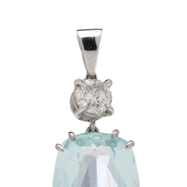 White gold pendant with 8.68 Aquamarine and one diamond, made in 21st century.