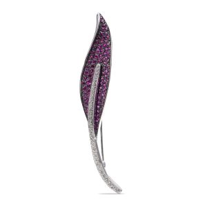 Vintage leaf-shaped brooch with rubies and diamonds in white gold.
