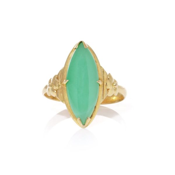 Vintage jade ring in yellow gold