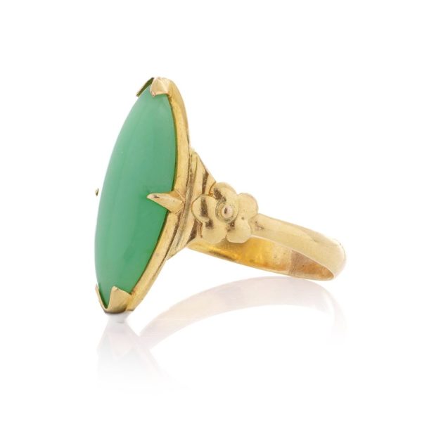 Vintage jade ring in yellow gold