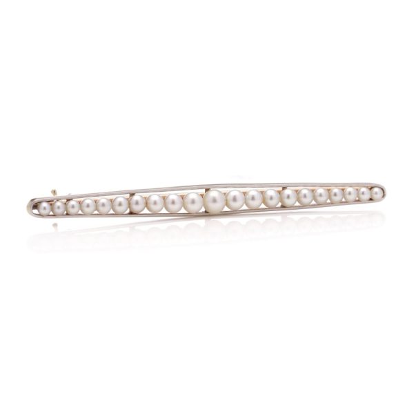 Gold and platinum elongated brooch adorned with pearls