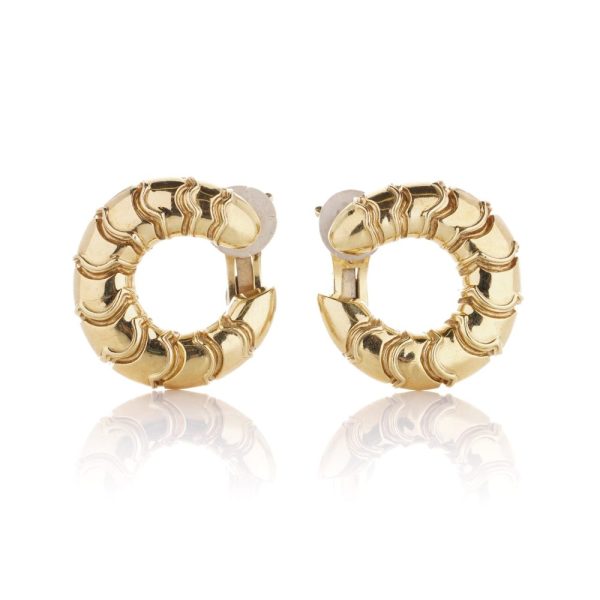 Scalloped clip earrings in gold .