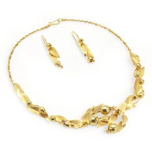 Necklace And Earrings Suite In 18 Carat Yellow Gold