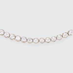Flexi-link diamond tennis bracelet in white gold.