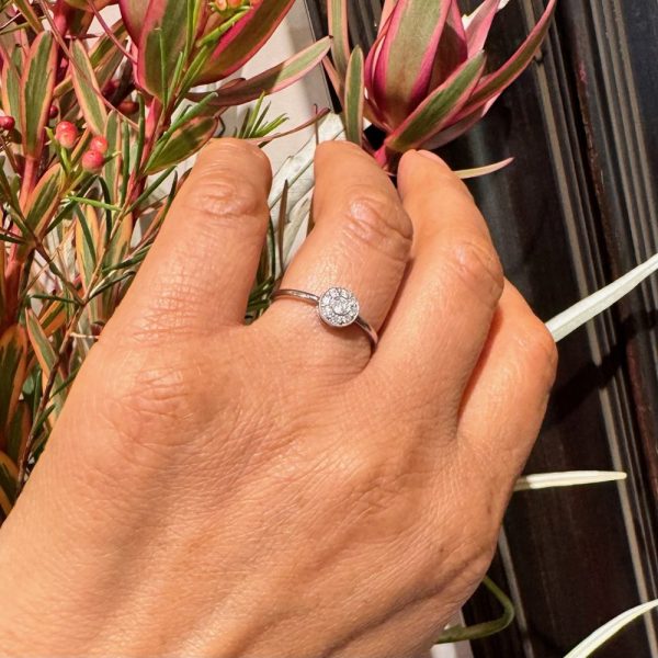 Vintage diamond cluster ring in white gold.