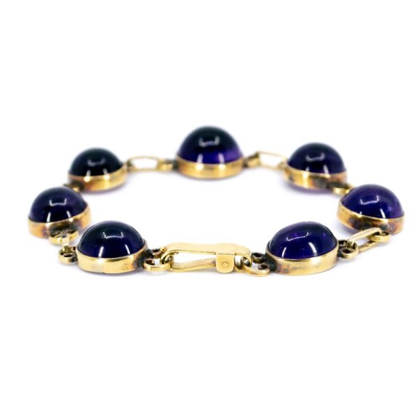 Victorian amethyst link bracelet in yellow gold.