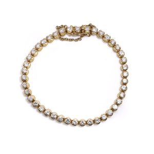 Tennis Bracelet Set With 6.30 Carats of Diamonds In 18 Carat Yellow Gold