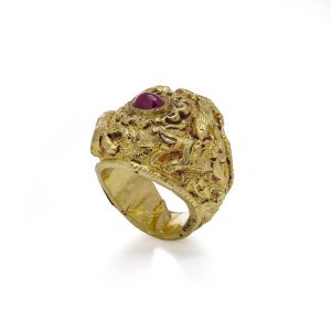 Ancient Thailand Gold And Ruby Ring With  Hunting Scenes