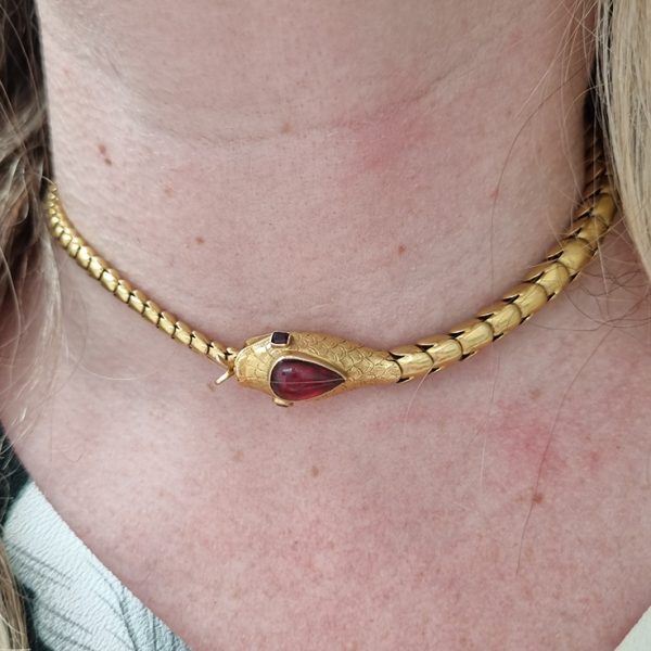 Victorian Antique Yellow Gold Articulated Snake Collar Necklace with Garnet