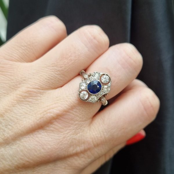 Art Deco engagement ring sapphire and diamond in platinum antqiue 1920's