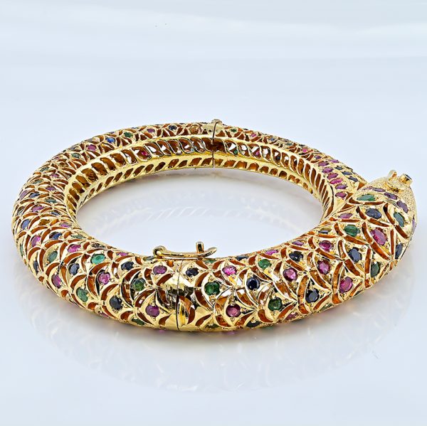Vintage 1940s Indian 8.30ct Multi Gemstone Gold Fish Bangle Bracelet with Ruby Sapphire Emerald
