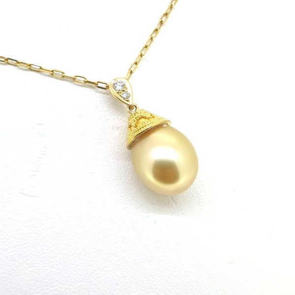 Golden South Sea Pearl Pendant with Chain 18ct Yellow Gold