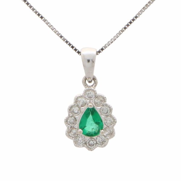 Emerald and diamond cluster pendant in white gold.