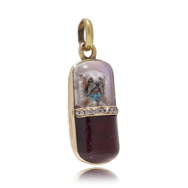 Russian gold pendant with diamonds and dog miniature in rock crystal.