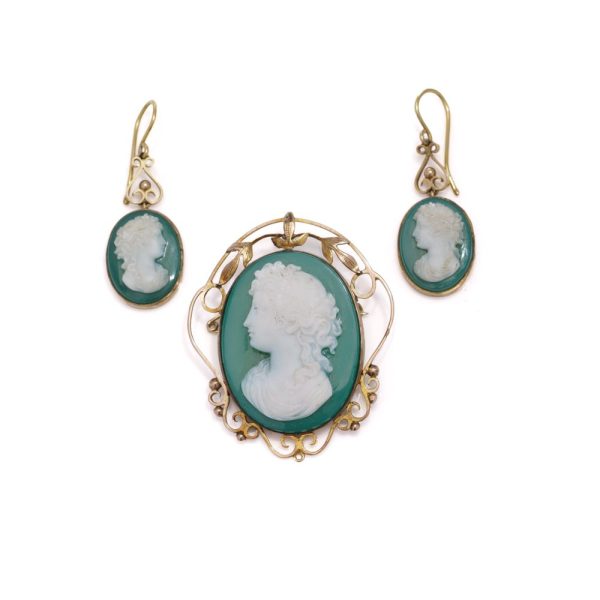 Victorian Antique Green Agate Brooch and Earrings Cameo Suite, green and white agate cameo earrings and brooch set in 9ct yellow gold with original fitted case