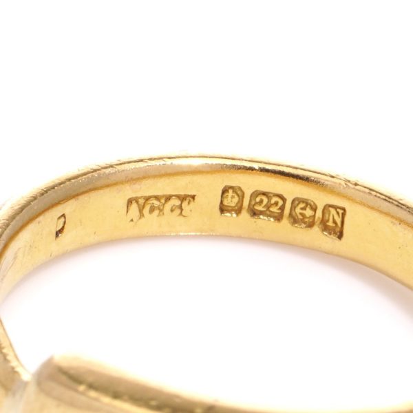 Vintage three-stone diamond ring in gold.
