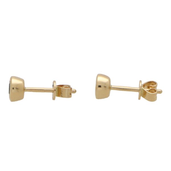 Emerald stud earrings in yellow gold