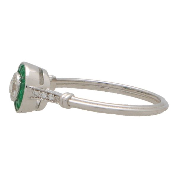 Diamond and emerald ring in white gold.