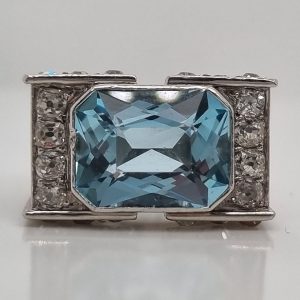 Vintage Retro 8ct Aquamarine and Diamond Tank Ring