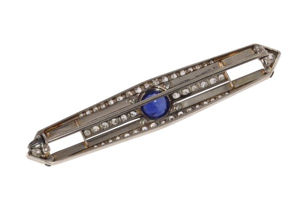 Art Deco diamond, sapphire and onyx bar brooch in white gold.