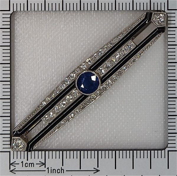 Art Deco diamond, sapphire and onyx bar brooch in white gold.