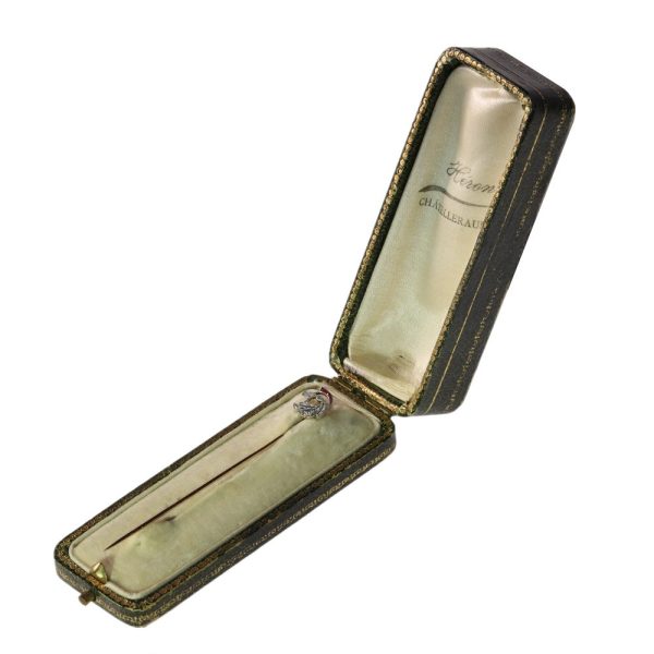 Art Deco stickpin with diamonds and rubies in gold.