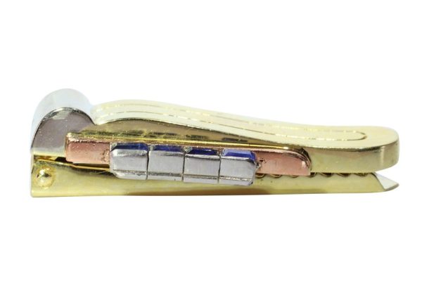 Vintage sapphire clip in tri-colour gold.